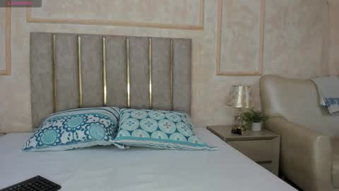 miaaffox online show from 02-11-26, 08:14