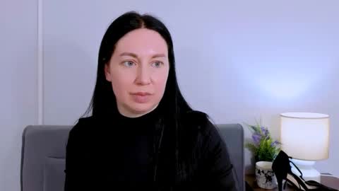 Mia online show from 03-31-26, 04:51