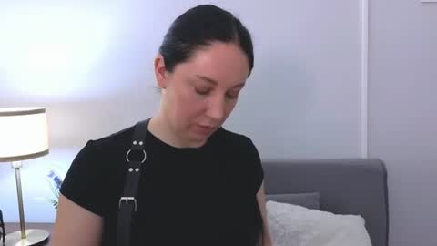 Snapshot of miaalluring chatting on 06-13-26, 05:49 Mia online show from 06-13-26, 05:49