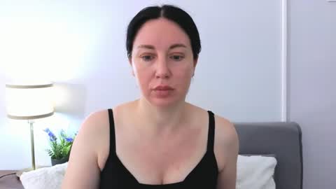 Snapshot of miaalluring chatting on 06-21-26, 06:27 Mia online show from 06-21-26, 06:27