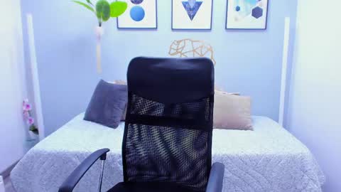 Mia online show from 01-03-25, 12:52