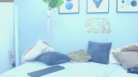 Mia online show from 01-05-25, 04:06