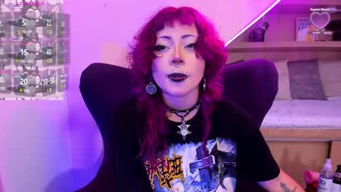 Mia online show from 02-11-25, 12:37