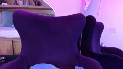 Mia online show from 03-12-25, 03:40