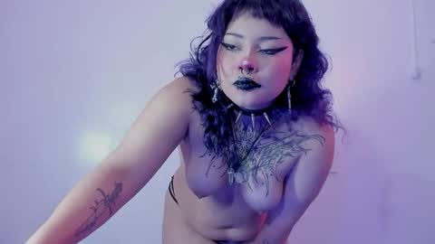 Mia online show from 10-10-25, 04:11