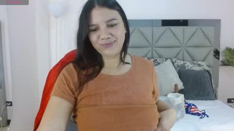 Snapshot of miaarodriguez1_ chatting on 11-26-25, 08:32 Mia Rodriguez online show from 11-26-25, 08:32