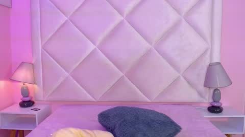 Snapshot of miaasmiith_ chatting on 10-23-25, 11:31 Alexandra online show from 10-23-25, 11:31