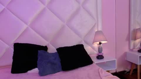 Snapshot of miaasmiith_ chatting on 11-04-25, 01:54 Alexandra online show from 11-04-25, 01:54