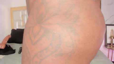 Mia  online show from 09-21-25, 08:32