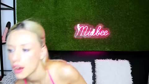 Snapshot of miabeex chatting on 07-23-26, 03:54 MiaBeeX online show from 07-23-26, 03:54