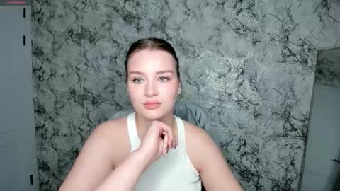 Mia online show from 03-12-26, 07:42