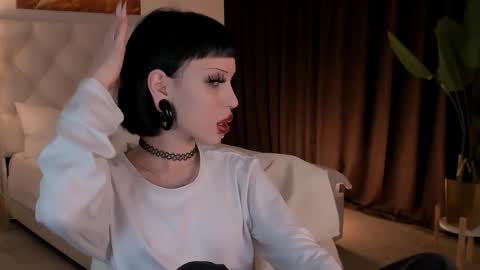Snapshot of miacain_ chatting on 10-14-25, 09:15 MiaCain online show from 10-14-25, 09:15