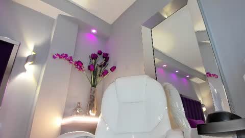 Snapshot of miacamille chatting on 06-17-26, 06:31 Mia Camille online show from 06-17-26, 06:31