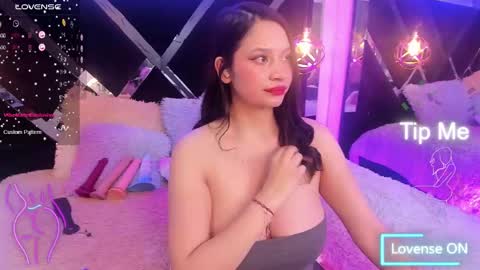 Mia online show from 12-05-25, 02:53