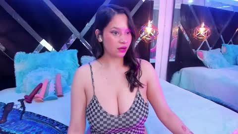 Mia online show from 03-28-26, 01:49