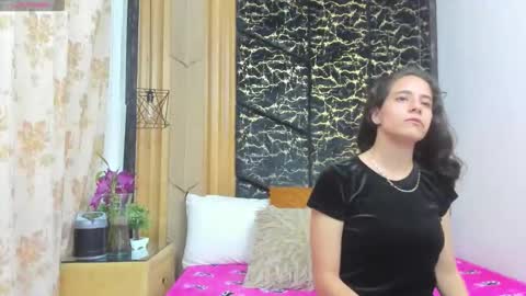 Snapshot of miacours chatting on 04-27-26, 07:01 MiaCours online show from 04-27-26, 07:01
