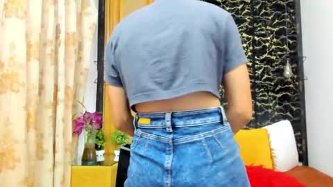 Snapshot of miacours chatting on 05-17-26, 02:13 MiaCours online show from 05-17-26, 02:13
