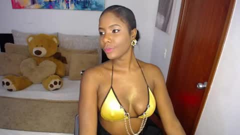 Snapshot of miaderail chatting on 04-19-26, 02:55 Sofi online show from 04-19-26, 02:55