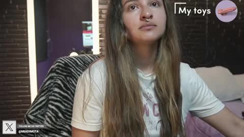 Mia online show from 02-14-25, 05:51