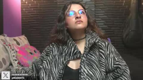 Mia online show from 11-01-25, 07:21