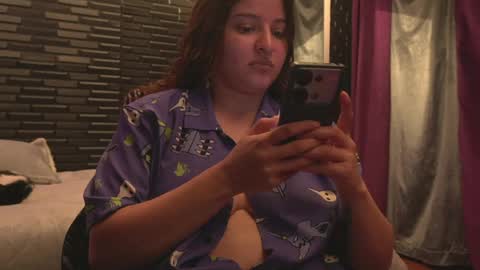 Mia online show from 06-06-26, 12:49