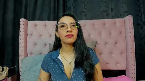 Snapshot of miadivinehyh chatting on 06-10-26, 01:43 miadivinehyh online show from 06-10-26, 01:43