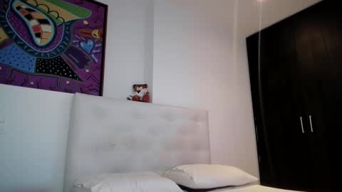 Mia online show from 02-18-25, 11:08