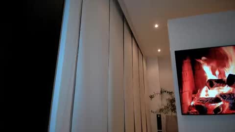 Mia online show from 09-19-25, 11:05