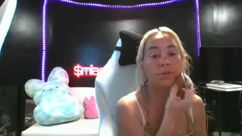 Snapshot of miaellababy chatting on 10-27-25, 12:47 miaellababy online show from 10-27-25, 12:47