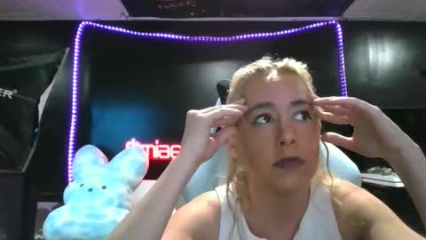 Snapshot of miaellababy chatting on 10-28-25, 01:09 miaellababy online show from 10-28-25, 01:09