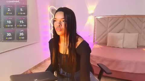 Mia online show from 10-22-25, 03:18