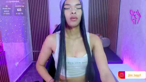 Mia online show from 11-05-25, 03:06