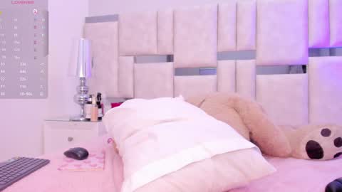 Snapshot of miagiorgia chatting on 12-17-24, 11:38 Mia online show from 12-17-24, 11:38