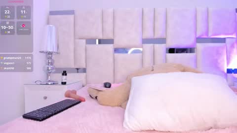 Snapshot of miagiorgia chatting on 02-13-25, 09:17 Mia online show from 02-13-25, 09:17