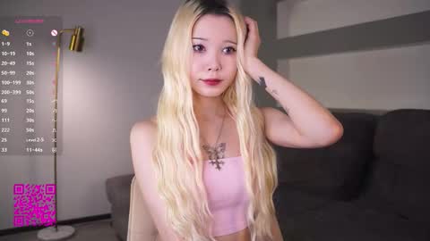 Mia online show from 10-13-25, 07:19