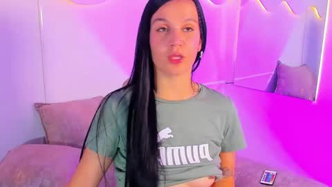 Snapshot of miahansson chatting on 05-22-26, 10:48 MIA online show from 05-22-26, 10:48
