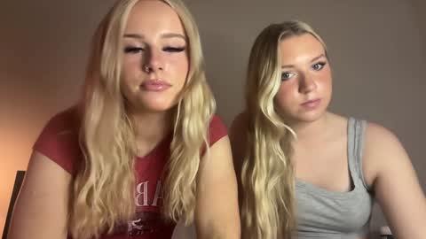 Snapshot of miaharperxox chatting on 12-19-24, 04:02 Mia Harper online show from 12-19-24, 04:02