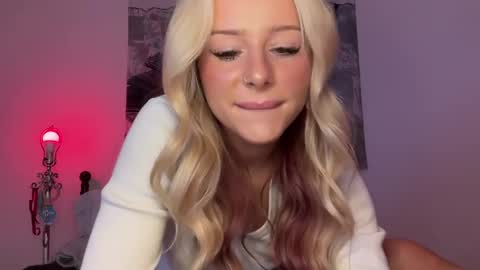 Snapshot of miaharperxox chatting on 02-11-25, 11:22 Mia Harper online show from 02-11-25, 11:22