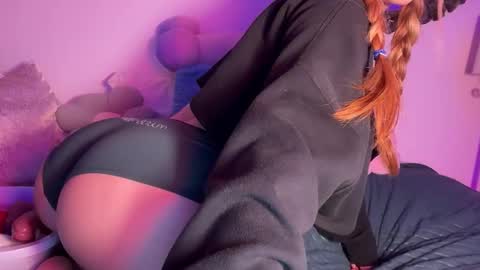 Snapshot of miaharperxox chatting on 11-12-25, 08:30 Mia Harper online show from 11-12-25, 08:30