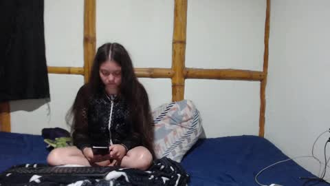 Snapshot of miahells chatting on 02-15-25, 02:04 Mia Sam online show from 02-15-25, 02:04