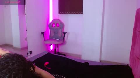 MIA VELEZ online show from 01-28-25, 08:57