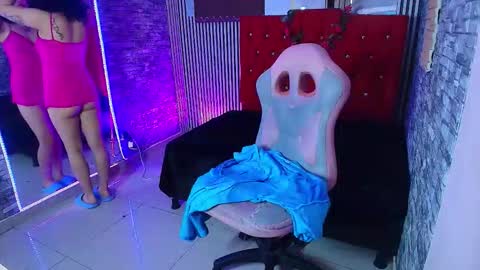 MIA VELEZ online show from 11-21-25, 05:06