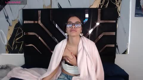 Snapshot of miahotcs chatting on 01-19-26, 01:37 miahotcs online show from 01-19-26, 01:37