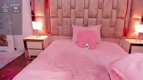 Snapshot of miaisabell21 chatting on 02-16-25, 02:43 MIAISABELL21 online show from 02-16-25, 02:43