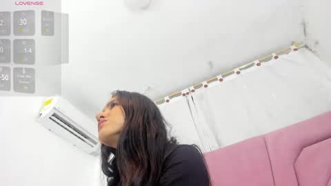 Snapshot of miajhonsonx chatting on 05-15-26, 09:22 miajhonsonx online show from 05-15-26, 09:22