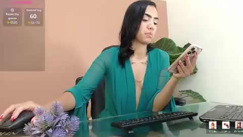Mia online show from 08-01-26, 05:23