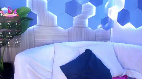 Snapshot of miakay1 chatting on 10-04-25, 03:59 Mia online show from 10-04-25, 03:59