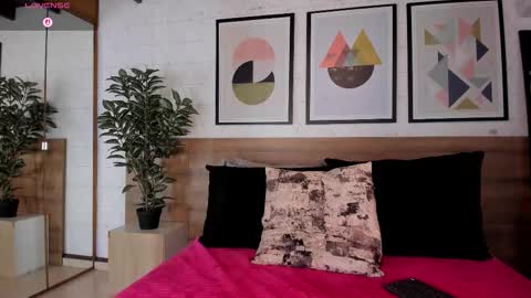 Snapshot of miakay1 chatting on 10-23-25, 04:01 Mia online show from 10-23-25, 04:01