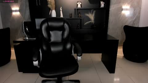 Snapshot of mialaurence_ chatting on 06-16-26, 07:27 Call me Mia online show from 06-16-26, 07:27
