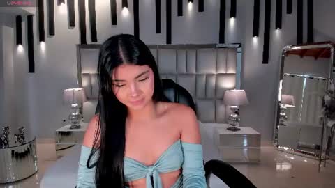 Snapshot of mialaurence_ chatting on 06-24-26, 07:02 Call me Mia online show from 06-24-26, 07:02